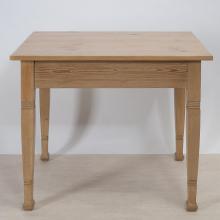 Tisch mit Ansteckplatten