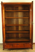 Vitrinenschrank