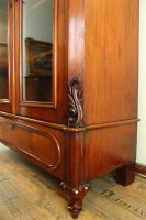 Vitrinenschrank